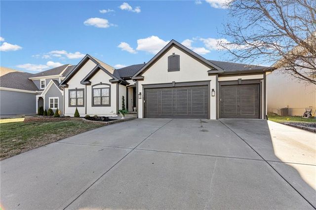 8901 N St Clair Avenue, Kansas City, MO 64154