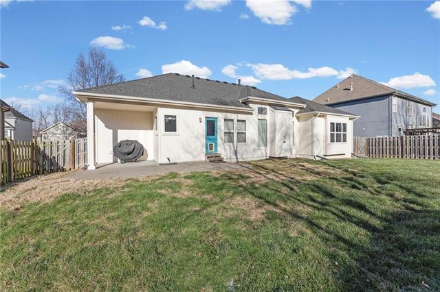 8901 N St Clair Avenue, Kansas City, MO 64154