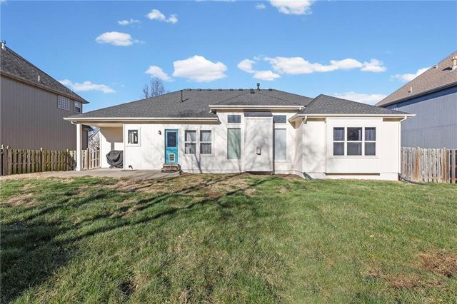 8901 N St Clair Avenue, Kansas City, MO 64154