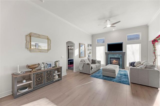 8901 N St Clair Avenue, Kansas City, MO 64154