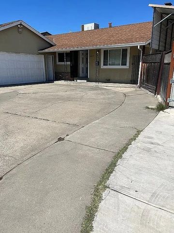6649 Steiner Dr, Sacramento, CA 95823