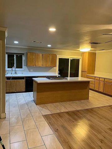 6649 Steiner Dr, Sacramento, CA 95823