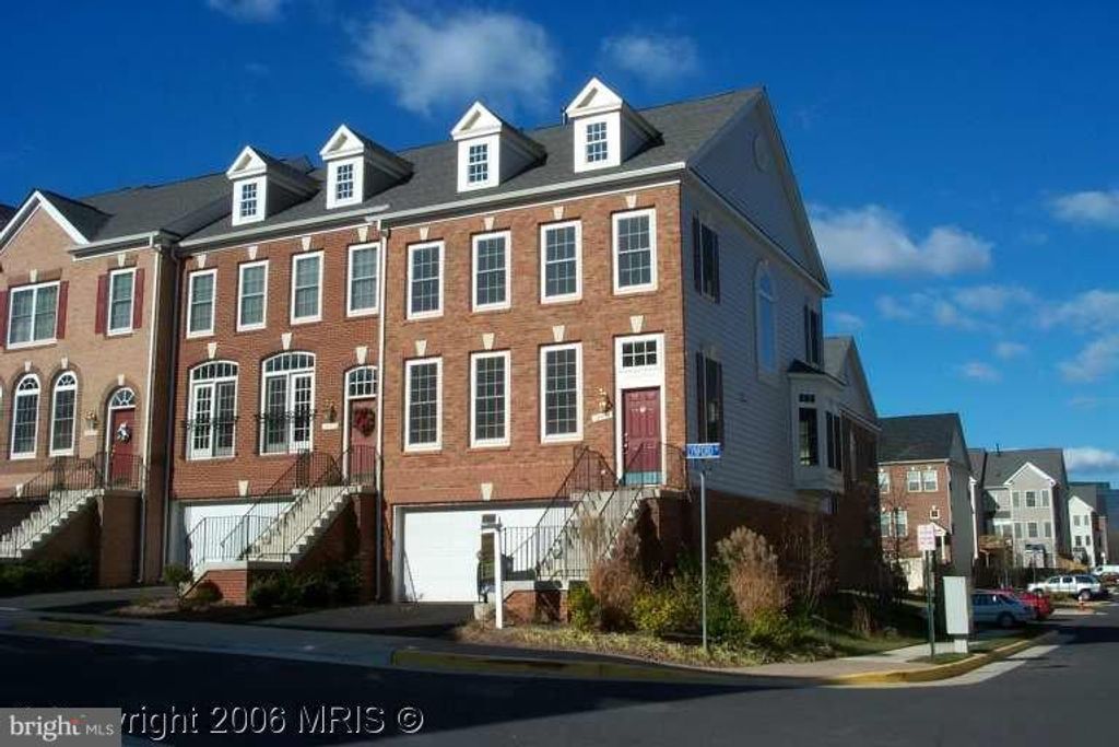 12010 LYNFORD LN, Fairfax, VA 22030