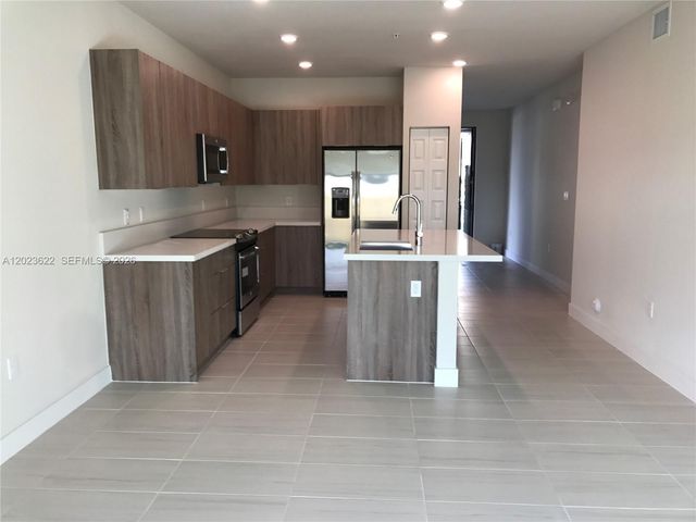 7805 NW 104th Ave 4, Doral, FL 33178