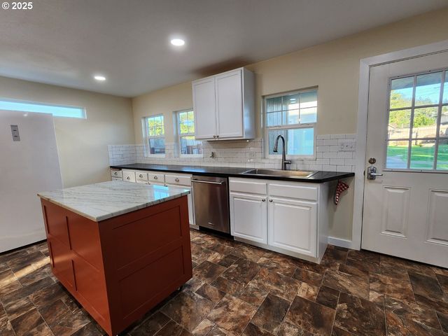 928 OREGON St, Port Orford, OR 97465
