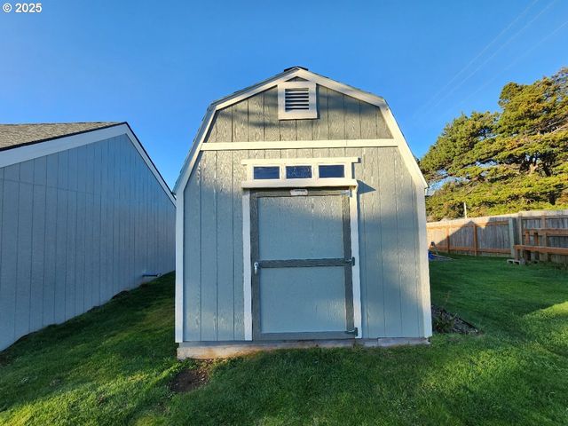 928 OREGON St, Port Orford, OR 97465