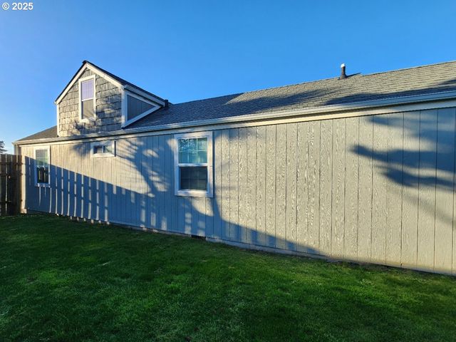 928 OREGON St, Port Orford, OR 97465