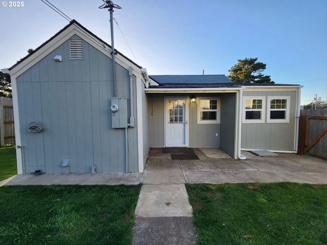 928 OREGON St, Port Orford, OR 97465