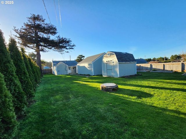 928 OREGON St, Port Orford, OR 97465