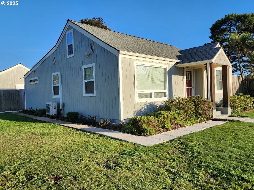 928 OREGON St, Port Orford, OR 97465