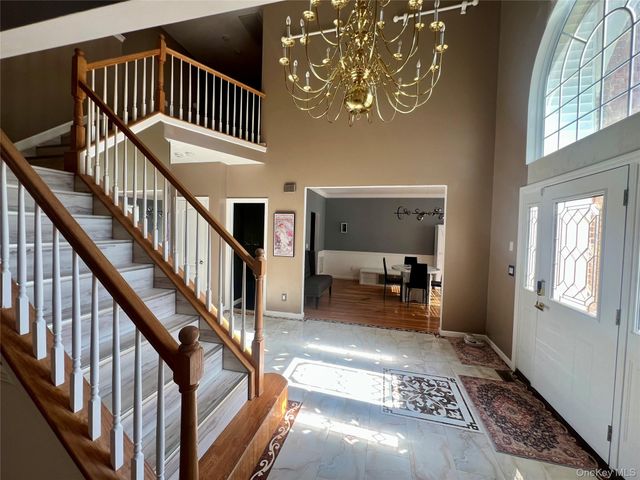 39 Independence Way, Miller Place, NY 11764