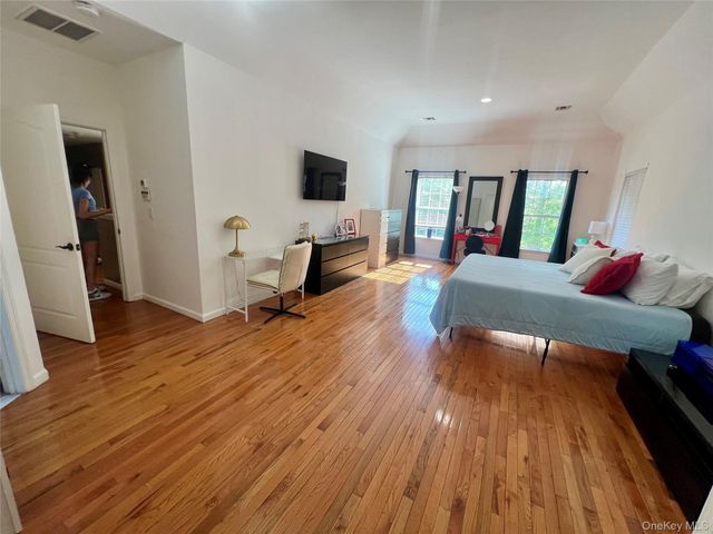 39 Independence Way, Miller Place, NY 11764