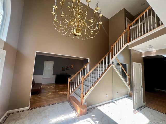 39 Independence Way, Miller Place, NY 11764