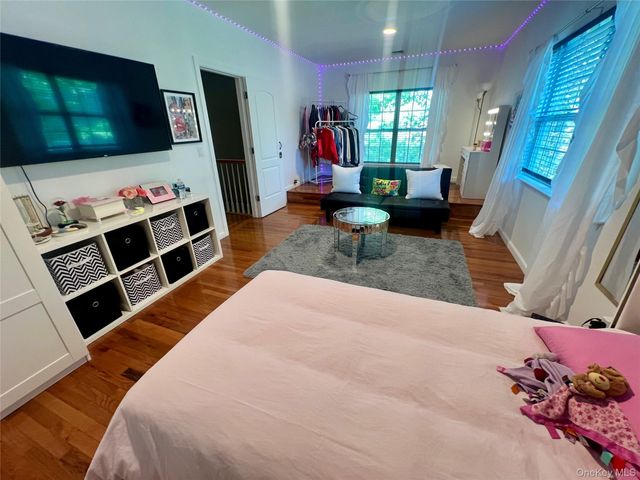 39 Independence Way, Miller Place, NY 11764
