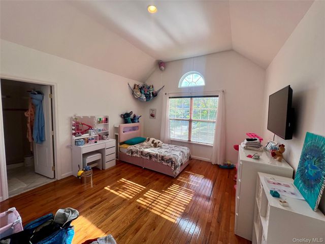 39 Independence Way, Miller Place, NY 11764