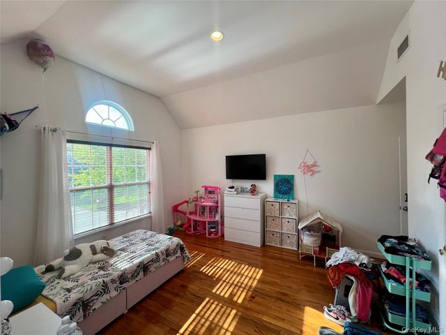 39 Independence Way, Miller Place, NY 11764