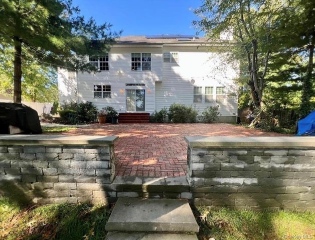 39 Independence Way, Miller Place, NY 11764
