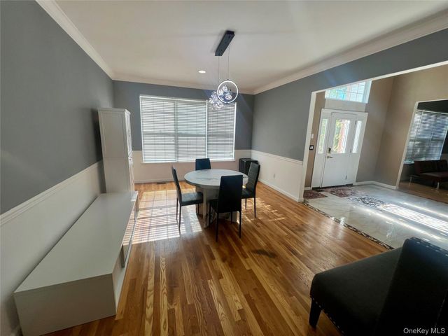 39 Independence Way, Miller Place, NY 11764