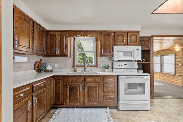 1525 E JOHN STREET, Appleton, WI 54915