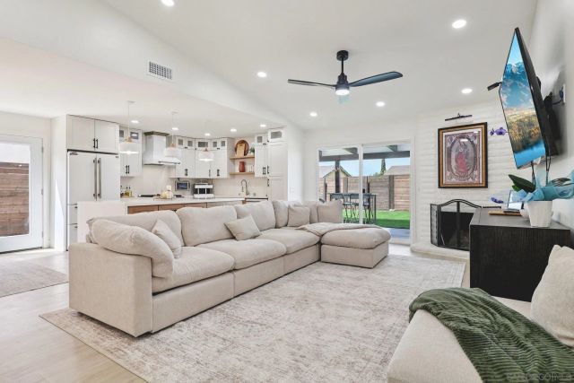 2016 Oak Hill Dr, Escondido, CA 92027