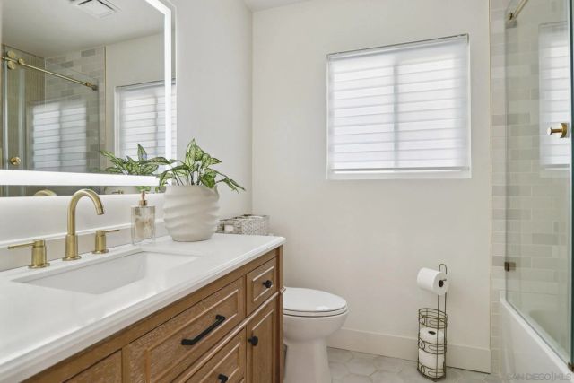 2016 Oak Hill Dr, Escondido, CA 92027