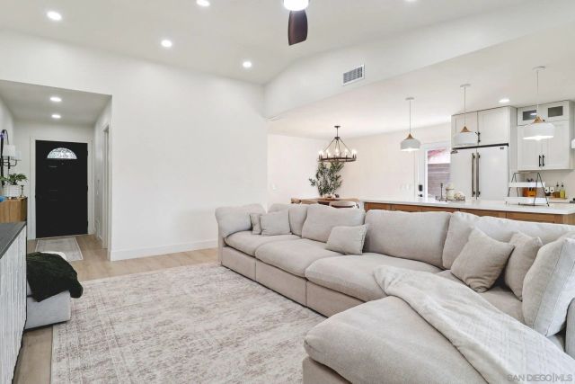 2016 Oak Hill Dr, Escondido, CA 92027