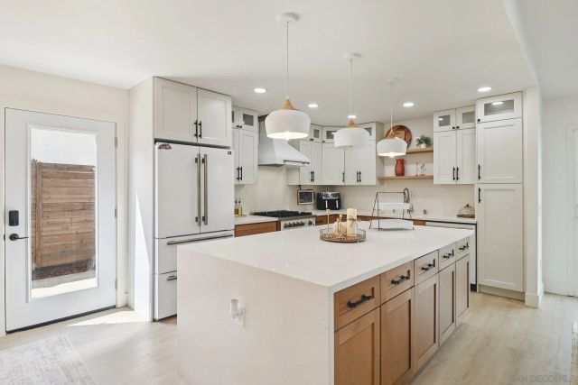 2016 Oak Hill Dr, Escondido, CA 92027