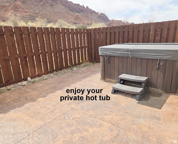10 DESERT WIND DR, Moab, UT 84532