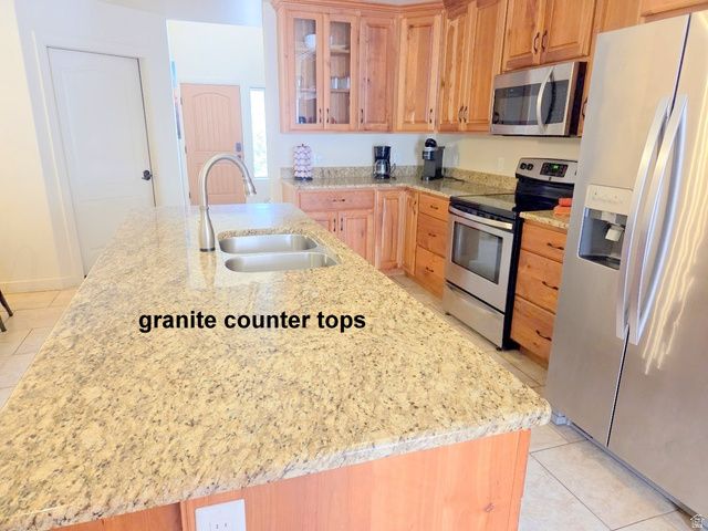 10 DESERT WIND DR, Moab, UT 84532