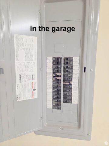 10 DESERT WIND DR, Moab, UT 84532