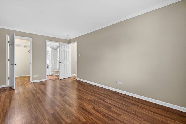 700 PERRIE Drive 207, Elk Grove Village, IL 60007