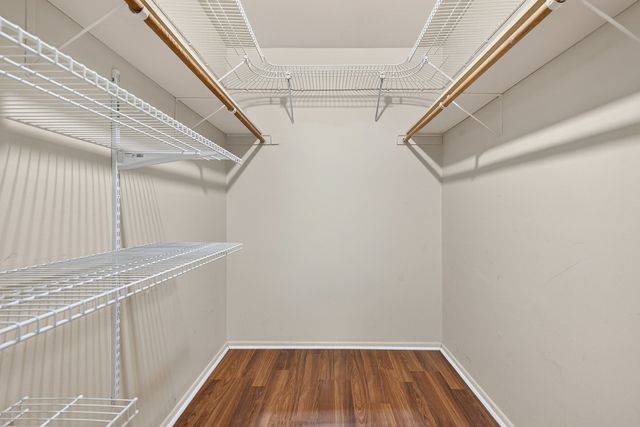 700 PERRIE Drive 207, Elk Grove Village, IL 60007