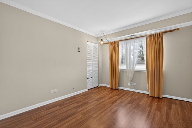 700 PERRIE Drive 207, Elk Grove Village, IL 60007