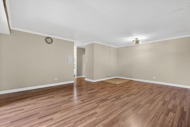 700 PERRIE Drive 207, Elk Grove Village, IL 60007