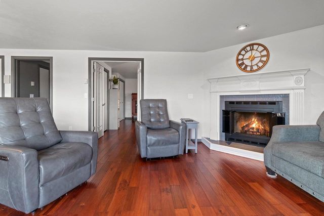 2405 CEDAR RIDGE COURT, Green Bay, WI 54313