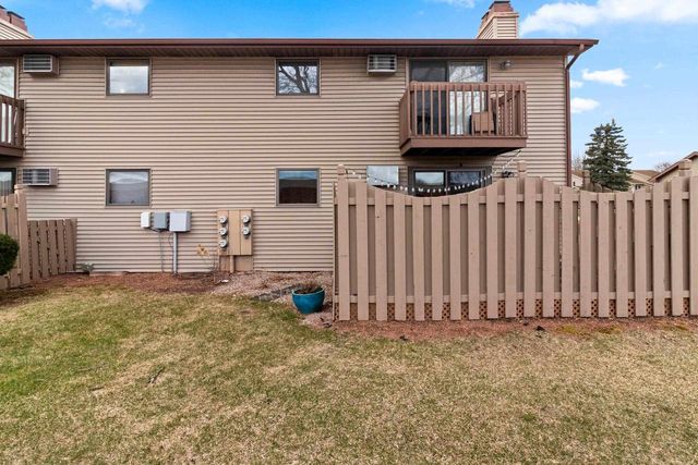 2405 CEDAR RIDGE COURT, Green Bay, WI 54313