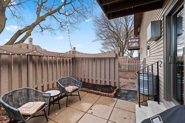 2405 CEDAR RIDGE COURT, Green Bay, WI 54313