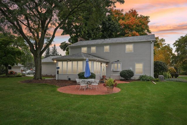 3810 Mountain DRIVE, Brookfield, WI 53045