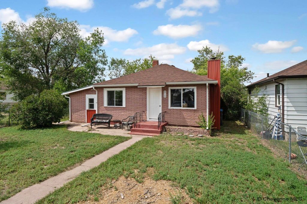 818 E 4TH ST, Cheyenne, WY 82007