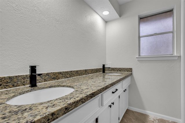 3911 Pecan Valley Drive, Missouri City, TX 77459