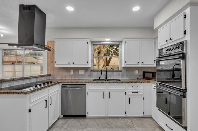 3911 Pecan Valley Drive, Missouri City, TX 77459