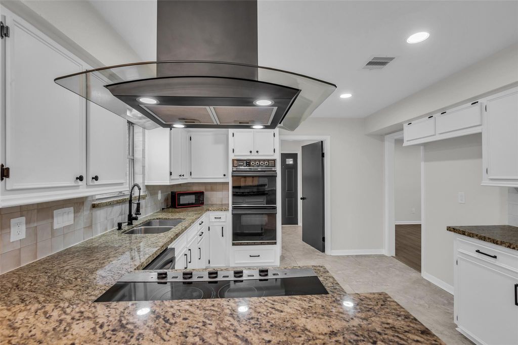 3911 Pecan Valley Drive, Missouri City, TX 77459