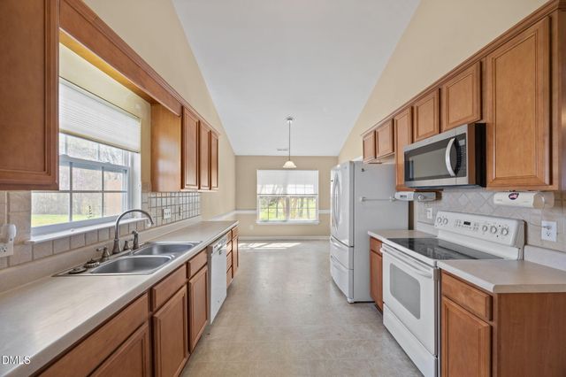 517 Walnut Crossing Drive, Whitsett, NC 27377