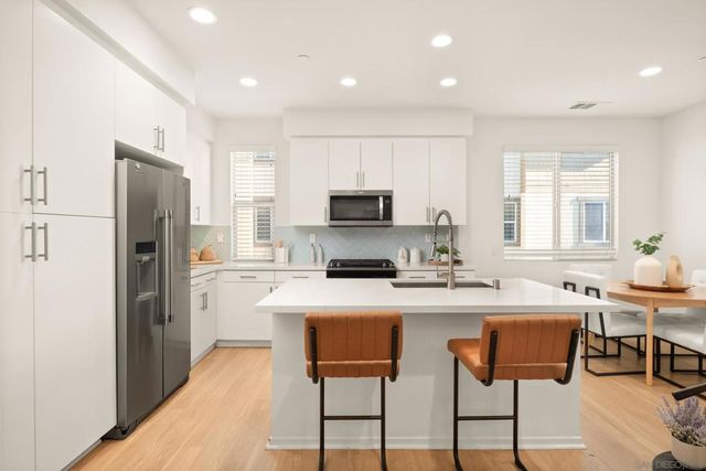 1118 Via Lucero, Oceanside, CA 92056