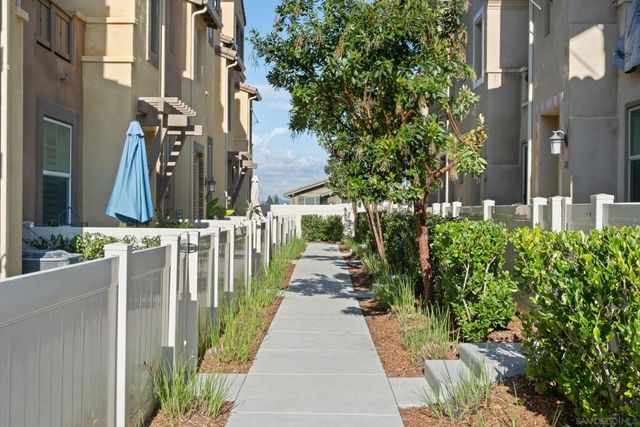 1118 Via Lucero, Oceanside, CA 92056