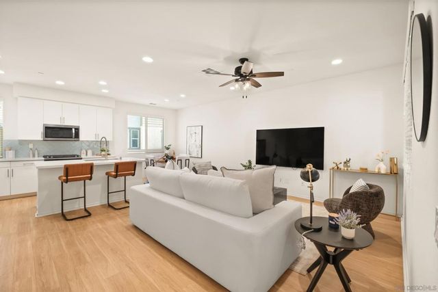 1118 Via Lucero, Oceanside, CA 92056