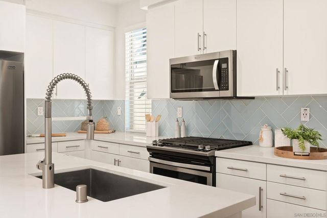 1118 Via Lucero, Oceanside, CA 92056