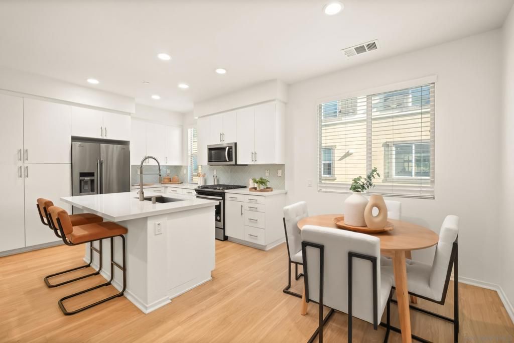 1118 Via Lucero, Oceanside, CA 92056