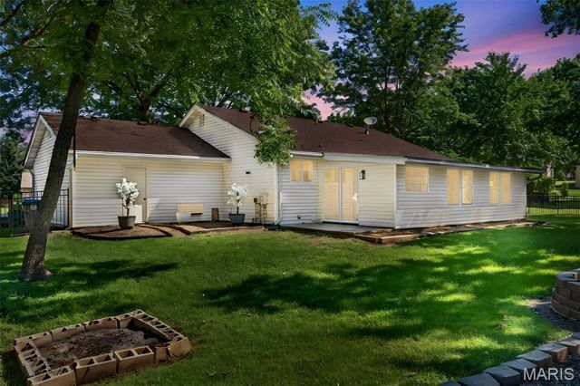 26 Dorchester Court, St Peters, MO 63376