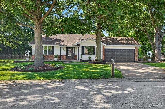 26 Dorchester Court, St Peters, MO 63376